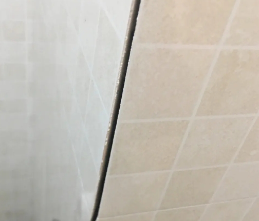下陆瓷砖空鼓维修公司分享阳台瓷砖脱落的修复过程可以分为以下几个步骤